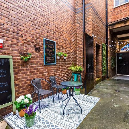 Stylish Chester City Centre Apartment By 53 Degrees Property, Ideal For Couples & Business Professionals - Sleeps 4 Exterior foto
