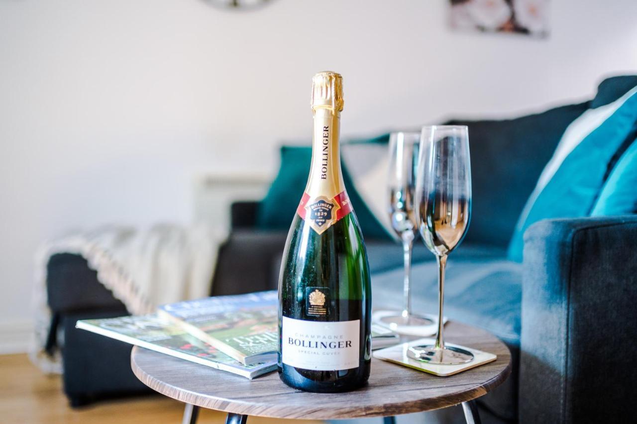Stylish Chester City Centre Apartment By 53 Degrees Property, Ideal For Couples & Business Professionals - Sleeps 4 Exterior foto