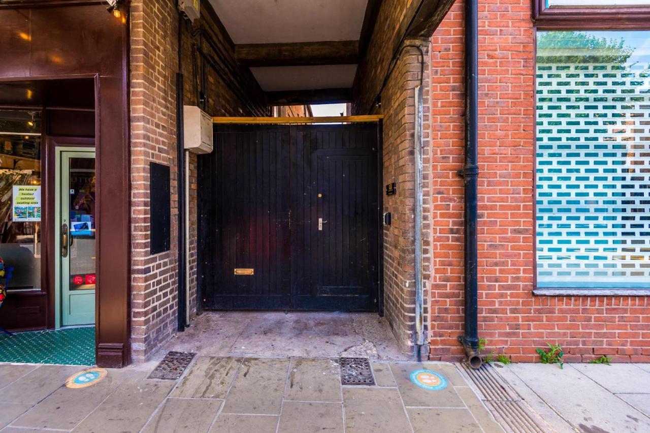 Stylish Chester City Centre Apartment By 53 Degrees Property, Ideal For Couples & Business Professionals - Sleeps 4 Exterior foto