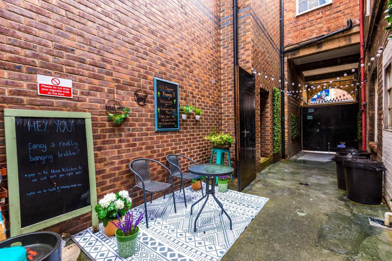 Stylish Chester City Centre Apartment By 53 Degrees Property, Ideal For Couples & Business Professionals - Sleeps 4 Exterior foto